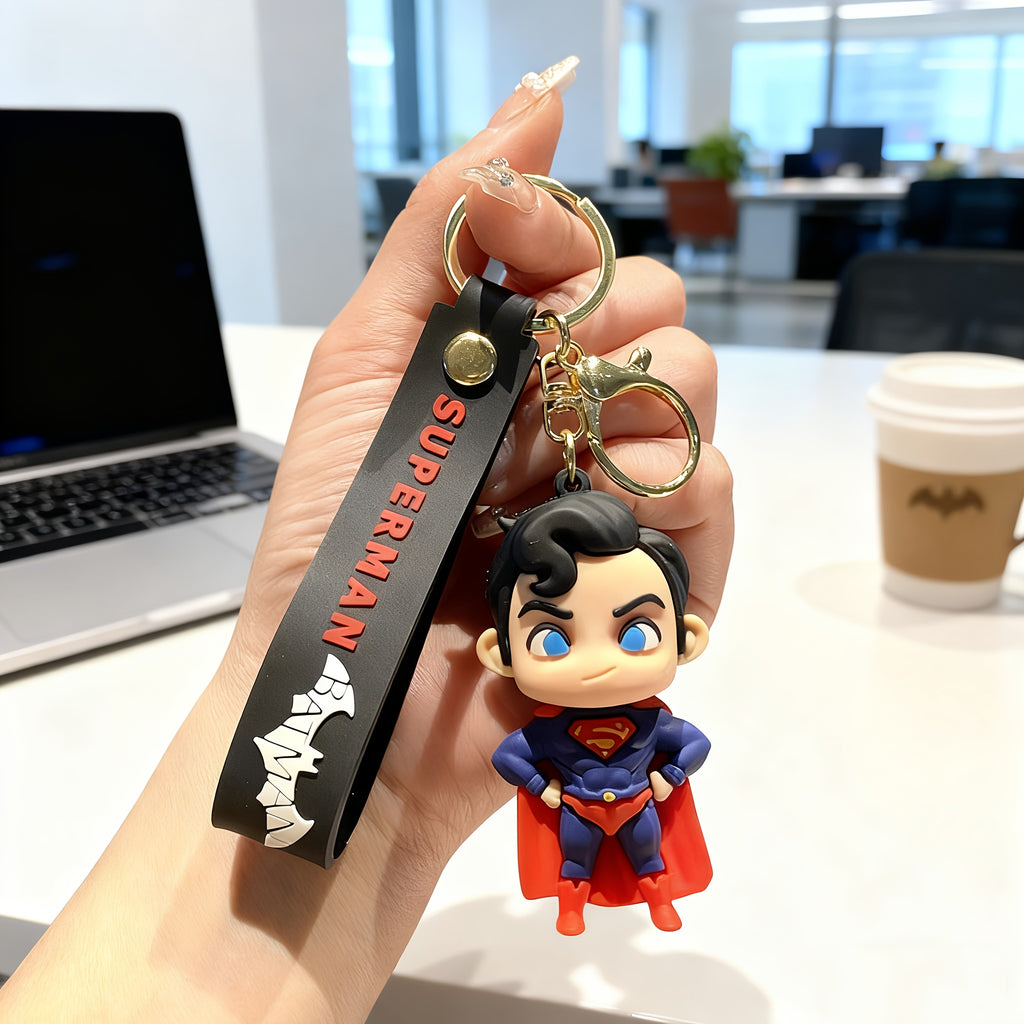 {Officially Licensed} 1 pc Justice League Superman character keychain, exquisite charm with metal clasp, suitable for backpacks, car accessories, and Christmas gifts. Durable metal and PVC material, a travel essential, fun design | Durable keychain