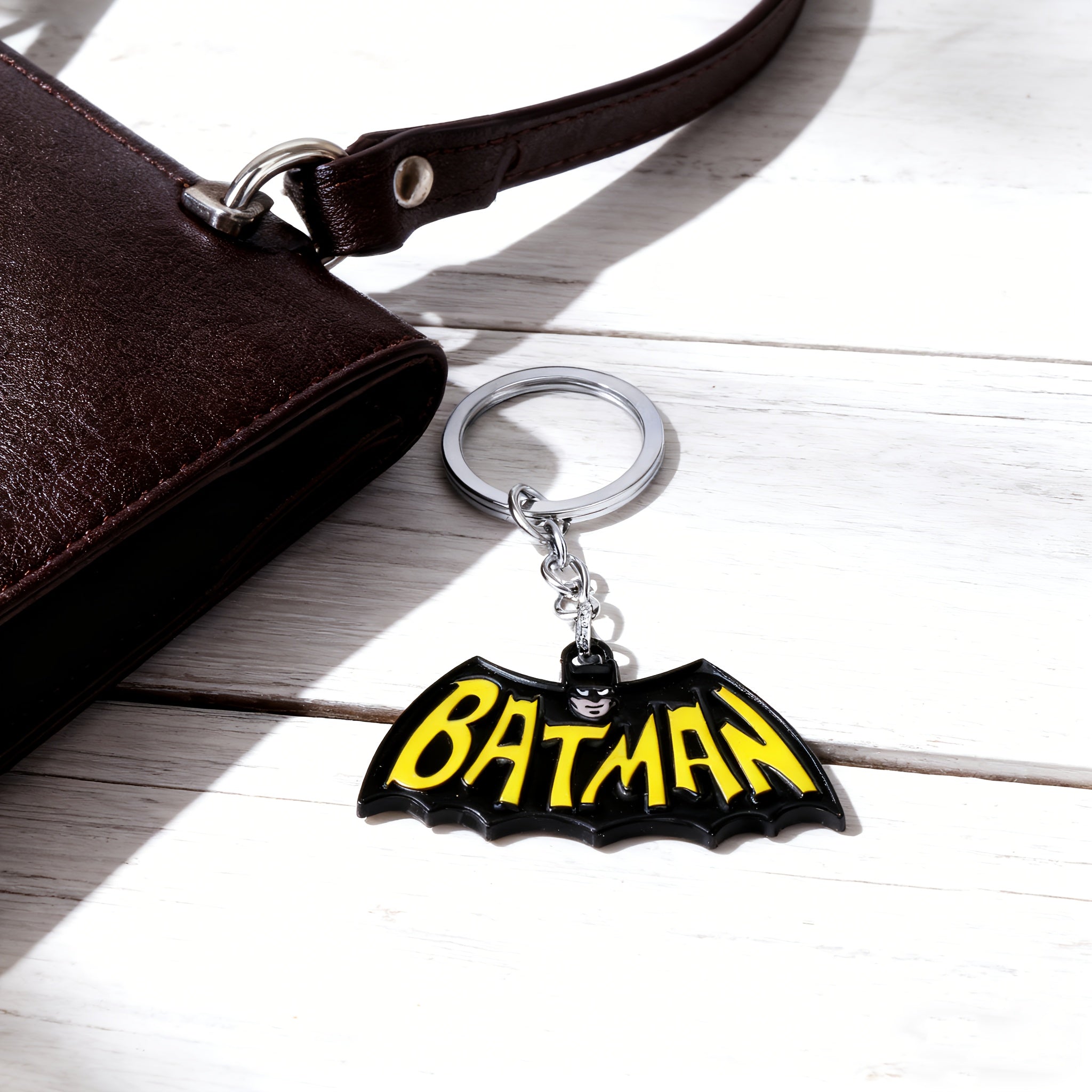 {Officially Licensed} 1 pc Justice League Classic Batman Logo Keychain Pendant - Retro lettering design, durable metal keychain, suitable for keys, backpack decorations, and car accessories; everyday wear and outdoor charm; birthday | Christmas gift.