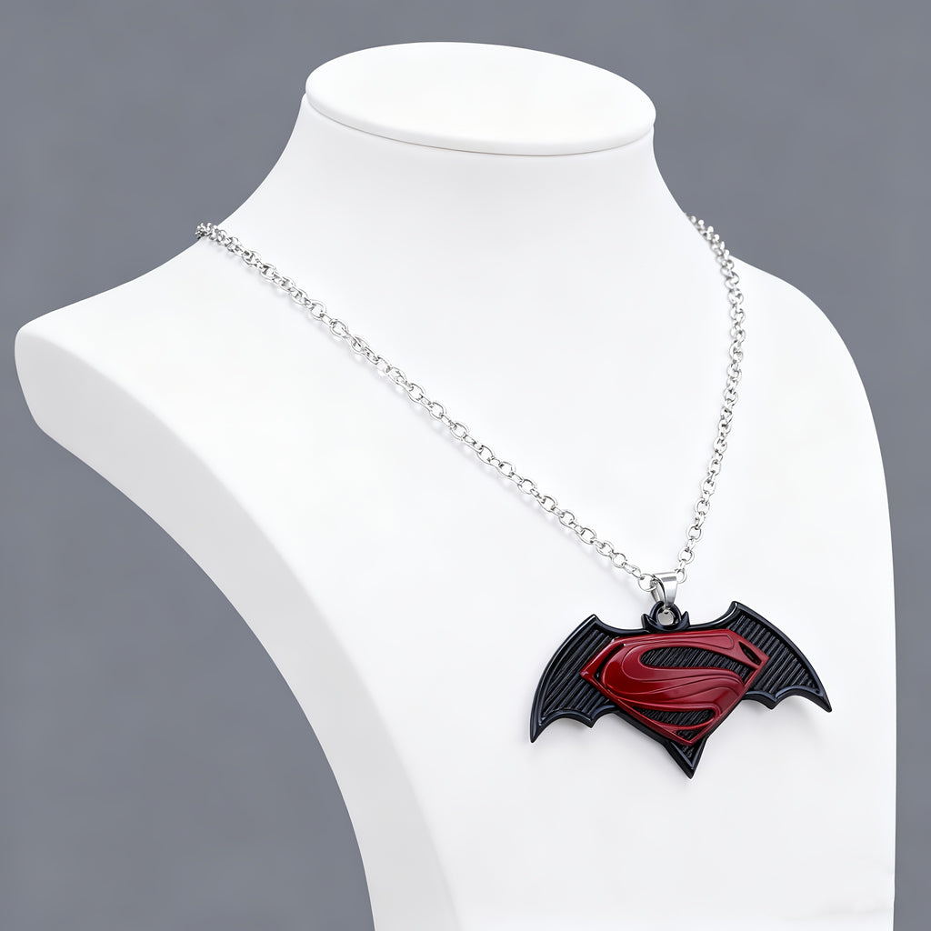{Officially Licensed} 1 pc Justice League Batman and Superman Themed Pendant Necklace, fashionable chain, sweater chain, all-season accessory, superhero decoration, durable pendant, ideal gift for birthday parties, suitable for Christmas gifts.