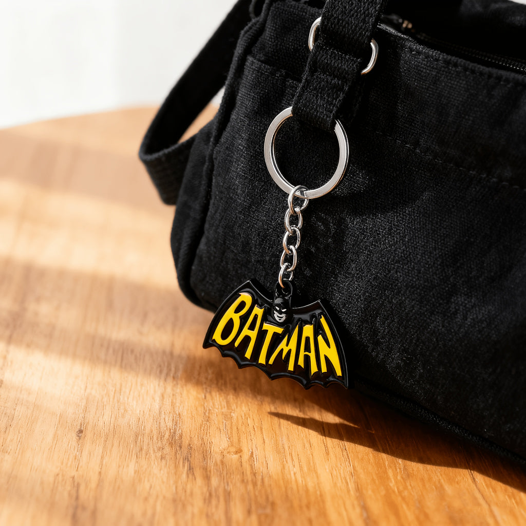 {Officially Licensed} 1 pc Justice League Classic Batman Logo Keychain Pendant - Retro lettering design, durable metal keychain, suitable for keys, backpack decorations, and car accessories; everyday wear and outdoor charm; birthday | Christmas gift.