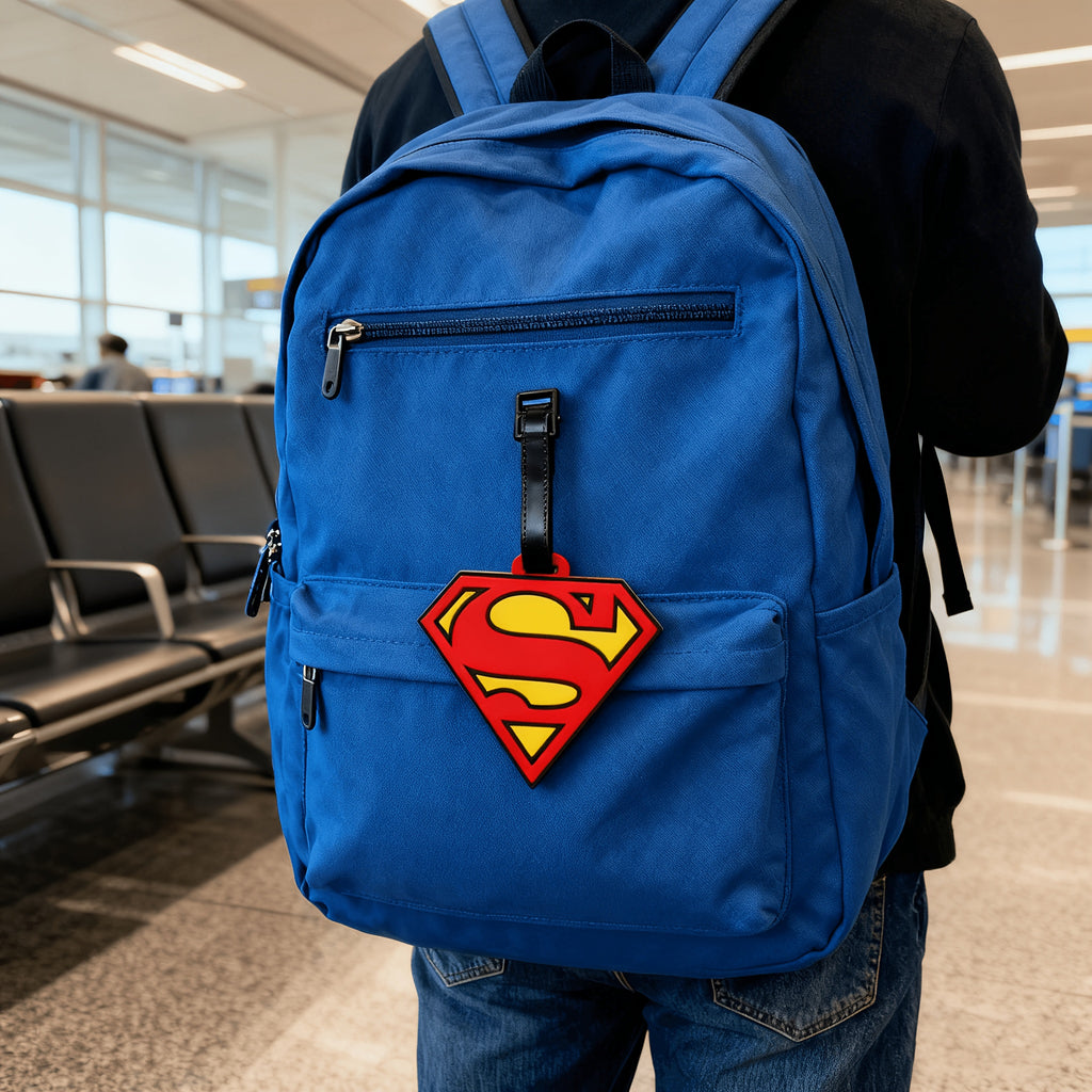 {Officially Licensed} 1 pc Justice League Classic Superman Logo Luggage Tag - Boarding Pass Baggage Tag, Trolley Bag Anti-Loss Tag, Identification Tag, Business Travel | Travel Accessory, Gift for Travel Enthusiasts, Durable Material