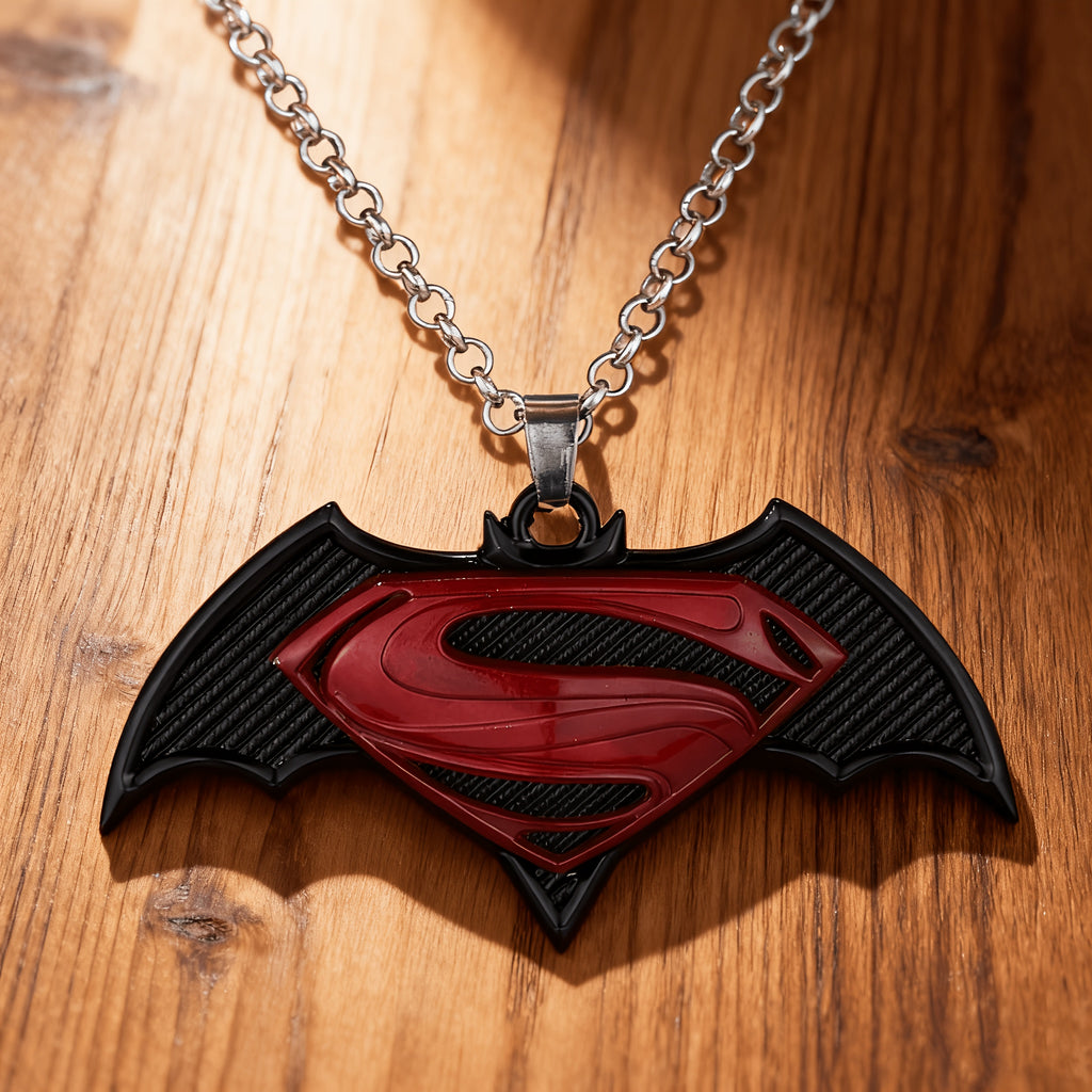 {Officially Licensed} 1 pc Justice League Batman and Superman Themed Pendant Necklace, fashionable chain, sweater chain, all-season accessory, superhero decoration, durable pendant, ideal gift for birthday parties, suitable for Christmas gifts.
