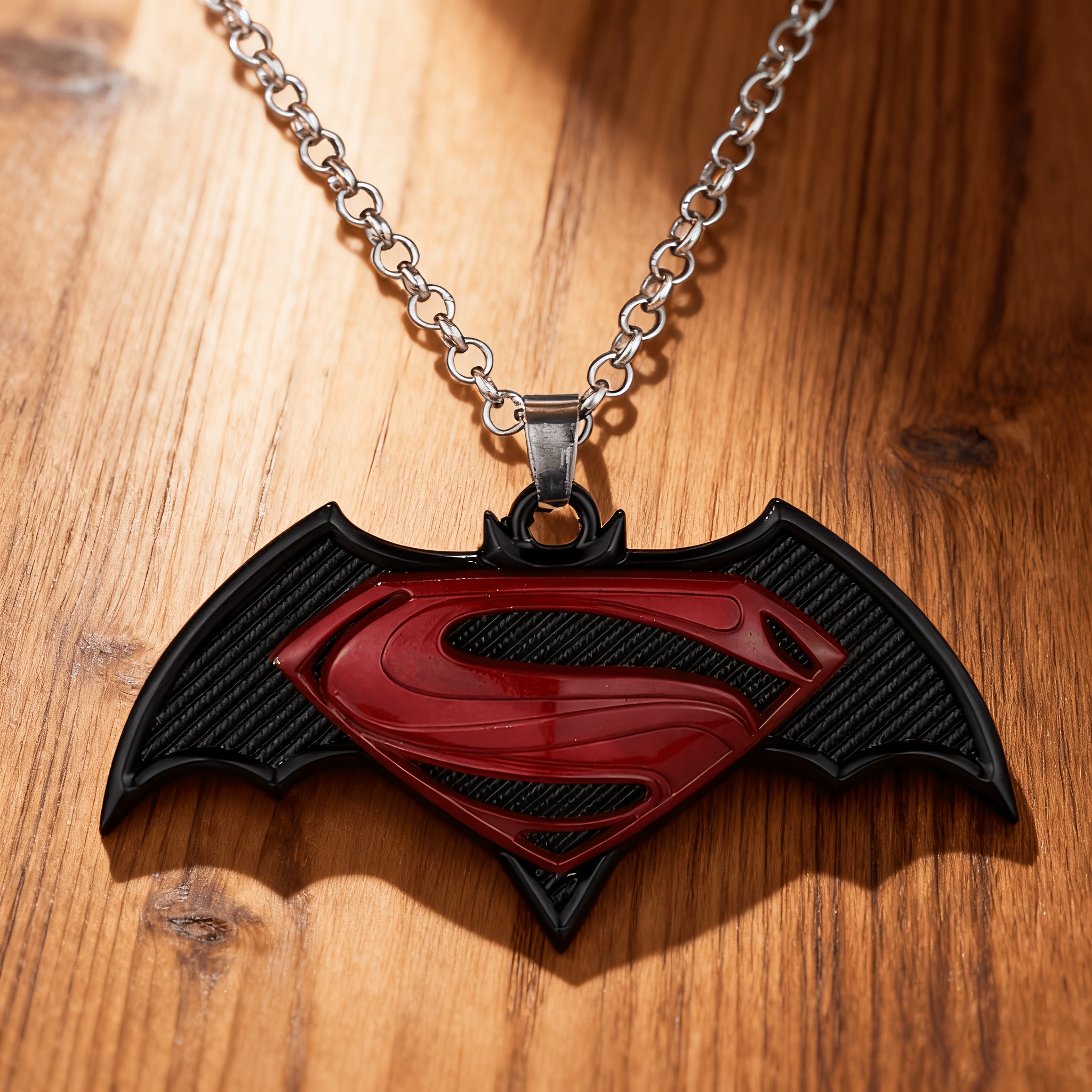 {Officially Licensed} 1 pc Justice League Batman and Superman Themed Pendant Necklace, fashionable chain, sweater chain, all-season accessory, superhero decoration, durable pendant, ideal gift for birthday parties, suitable for Christmas gifts.
