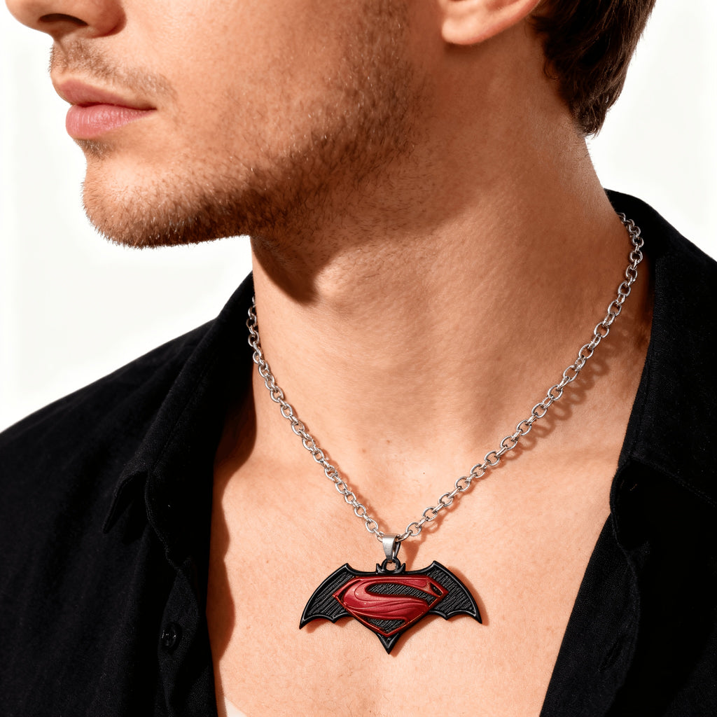 {Officially Licensed} 1 pc Justice League Batman and Superman Themed Pendant Necklace, fashionable chain, sweater chain, all-season accessory, superhero decoration, durable pendant, ideal gift for birthday parties, suitable for Christmas gifts.